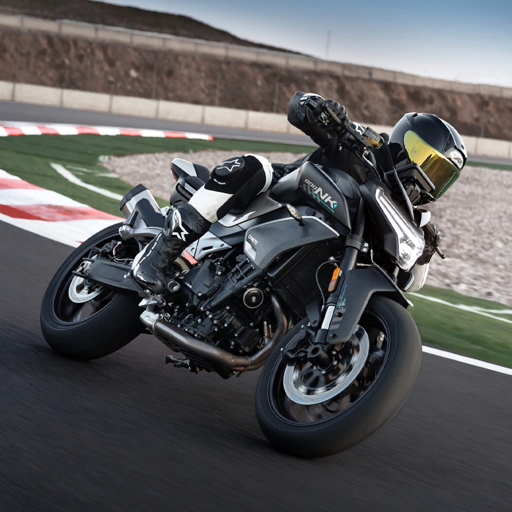 CFMoto 800 NK Sport en Advanced