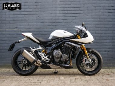 Triumph Speed Triple 1200 RR