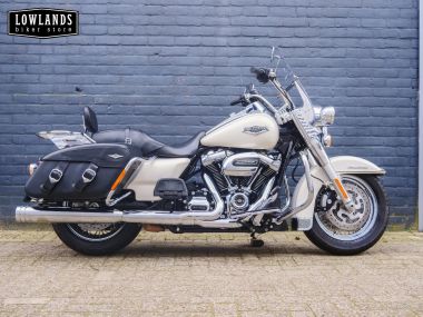 Harley-Davidson FLHRC Road King Classic