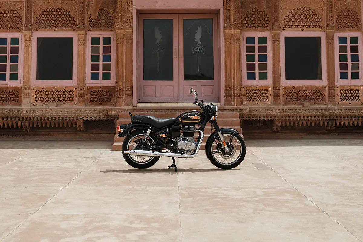 Royal Enfield Bullet 350 lifestyle shot
