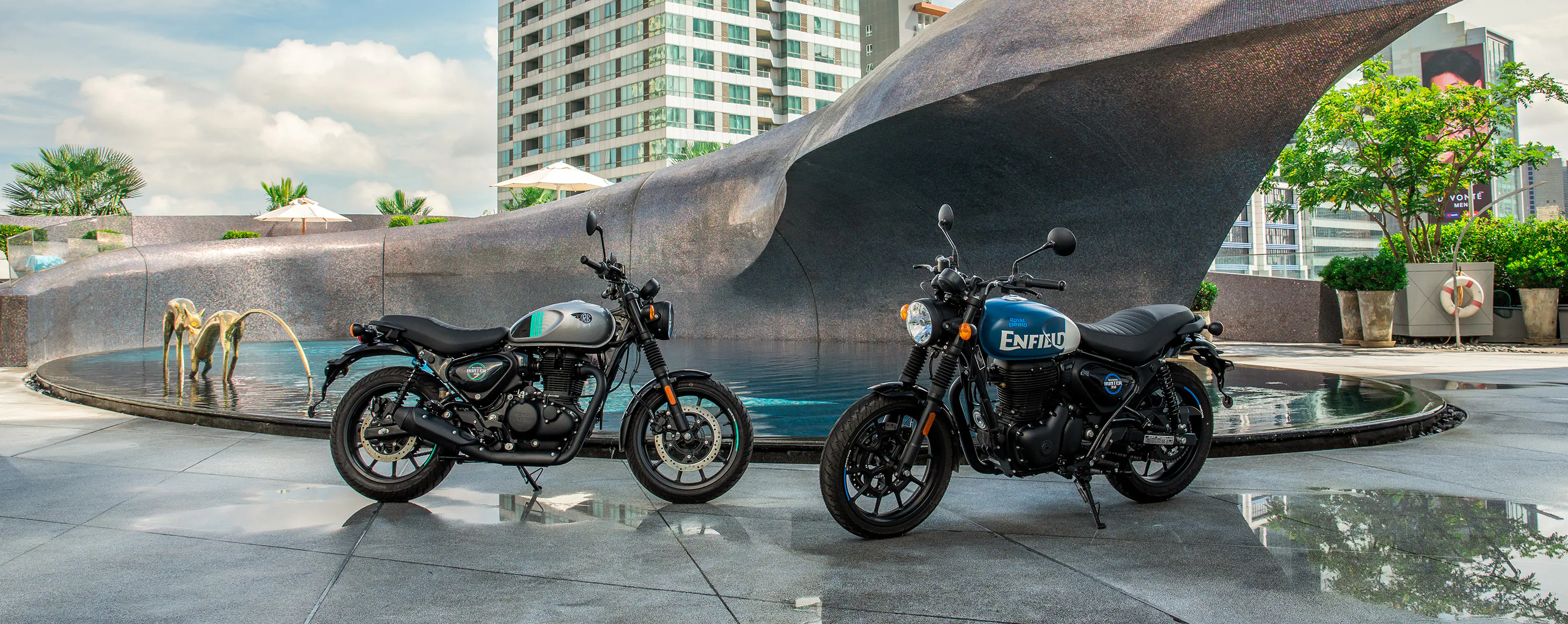 Royal Enfield Hunter 350 op straat in stadsverkeer