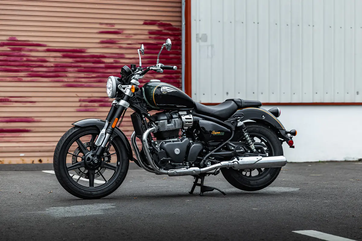 Royal Enfield Super Meteor 650 op de open weg