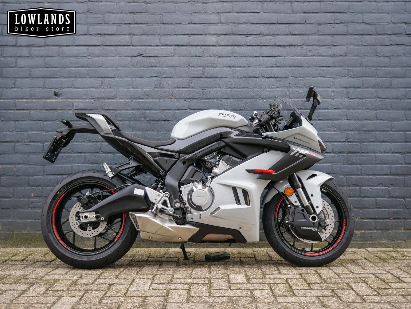 CFMoto 675 SR-R huren